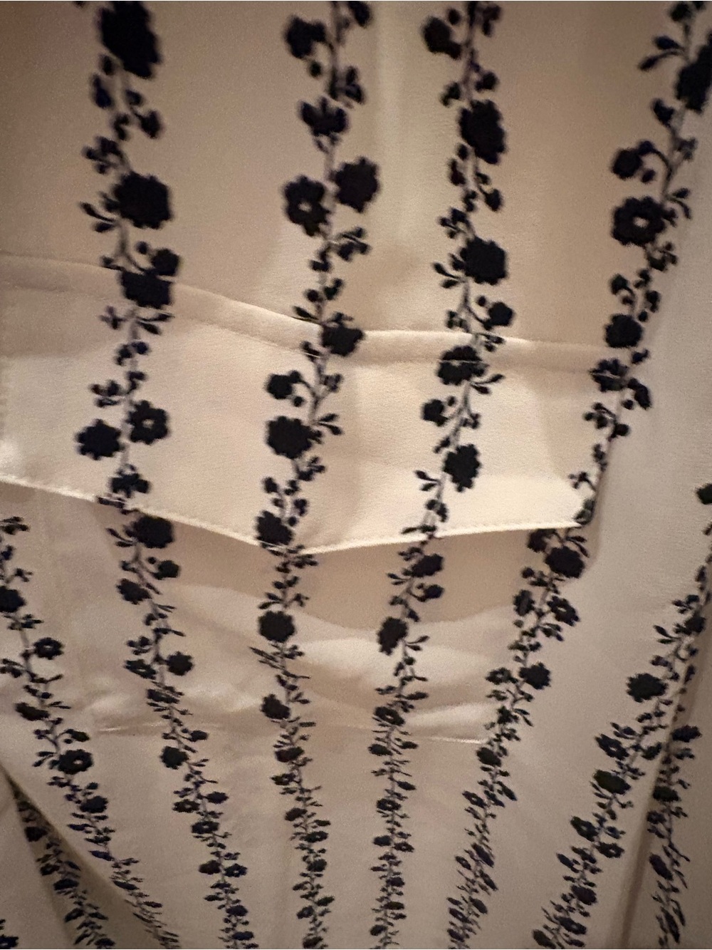 Ann Taylor White Blouse with Black Floral Stripe - Picture 4 of 4